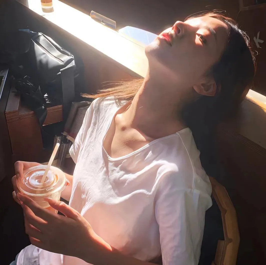 白衣校花与大长腿2